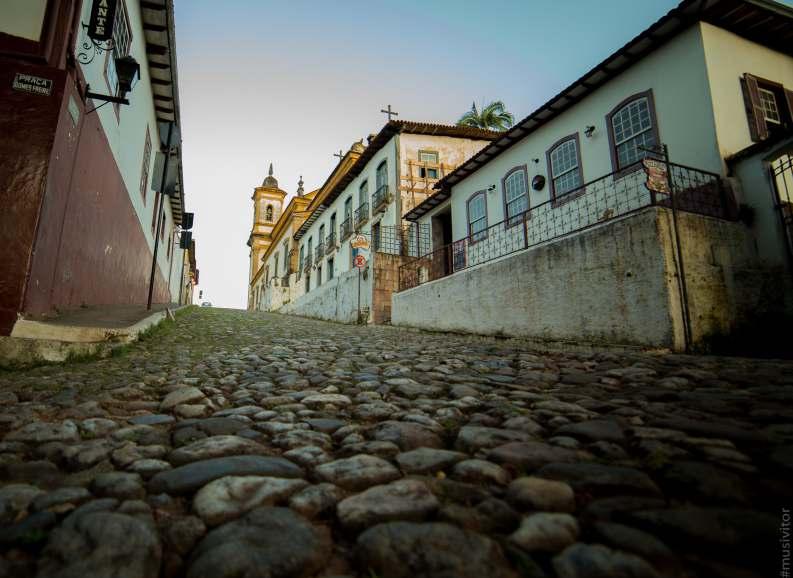 Antig Residênci d Cond d Assumar e Marian A vila, em pouco tempo, transformou-se em principal centro de comércio e instrução de Minas Gerais.