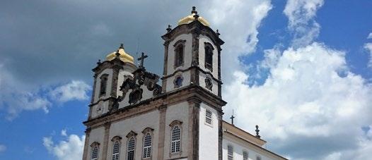 Segue o modelo das igrejas portuguesas dos séculos 18 e 19, com belos afrescos e azulejaria. O Senhor do Bonfim é um ícone da fé baiana. A igreja atrai muitos devotos, turistas e peregrinos.
