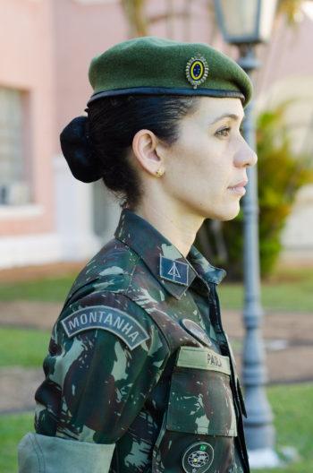 Filhas de Quitéria: as primeiras mulheres combatentes do Exército Brasileiro 4 Nos bastidores do Exército Brasileiro enquanto ocorriam diversas adaptações para receber a primeira turma do segmento