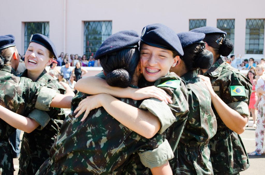 Filhas de Quitéria: as primeiras mulheres combatentes do Exército Brasileiro 6 para as outras conseguirem chegar, até que todo mundo esteja devidamente à vontade dentro da posição que ocupa.