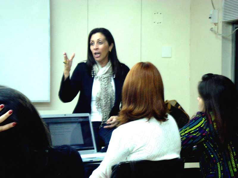 Direção Estratégica, Planejamento e Orçamento Anual para a Moda Neste workshop, foram analisadas as bases de recursos estratégicos de uma organização de moda, em termos de estrutura física, posição