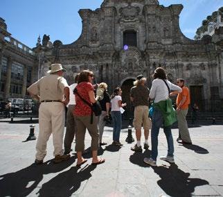 5 CIDADES DA AVENIDA DOS VULCÕES QUITO: Quito é a capital do Equador e da província de Pichincha. Na língua dos Tsáchilas ou dos índios da cor dos médios de nome, o centro (Quitsa) do mundo.