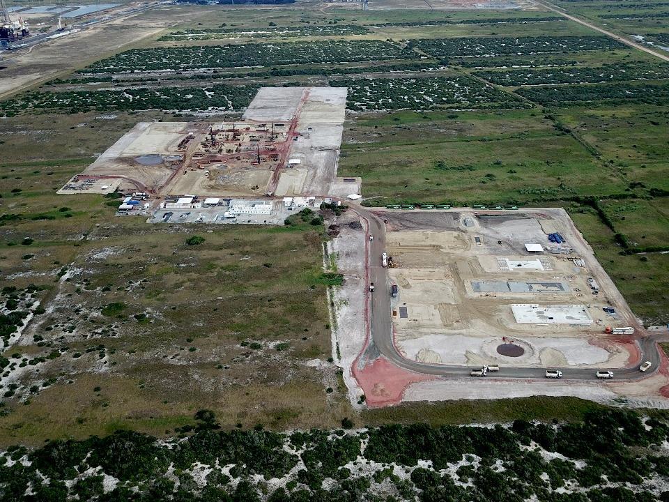 GÁS NATURAL AÇU Maior complexo energético da América Latina 2 usinas termelétricas premiadas em leilões governamentais, gerando 3 GW de energia Licença ambiental concedida