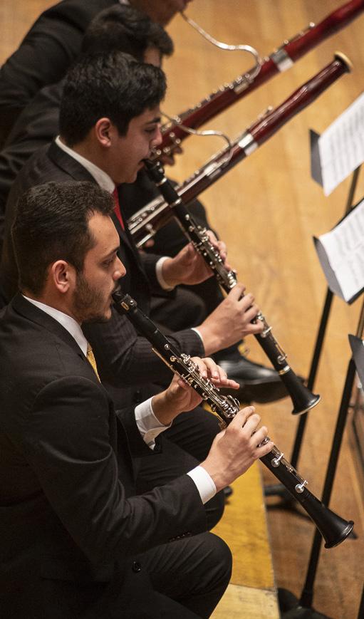 BRUNO MANTOVANI (FRANÇA) REGENTE CONVIDADO Compositor e regente, Bruno Mantovani estudou no Conservatório de Paris, onde recebeu prêmios em análise, estética,orquestração, composição e história da