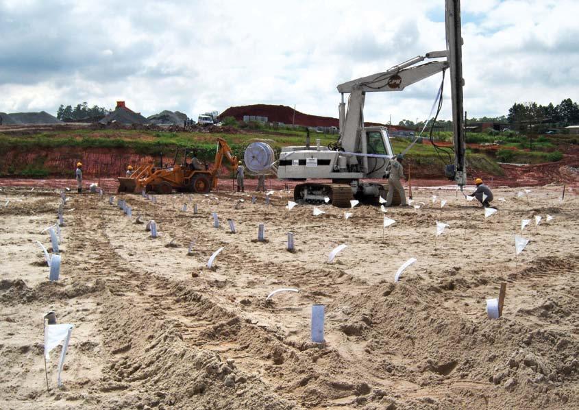 Geodrenos verticais Ao contrário da técnica de sobrecarga temporária, nossos geodrenos promovem