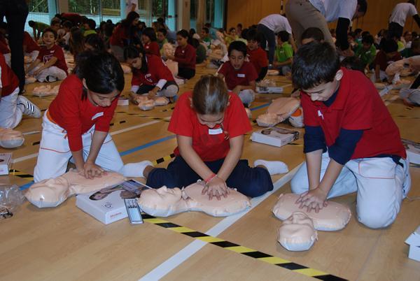 Suporte Básico de Vida (SBV) nas Escolas Resultados a alcançar Implementação do Projeto SBV nas Escolas nos currículos de escolaridade obrigatória, na faixa etária das crianças/adolescentes