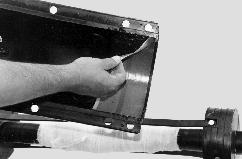tampas (foto 47). 3) O corte do cabo para colocação do conector de blindagem não deve se estender por debaixo dos cabeçotes laterais.