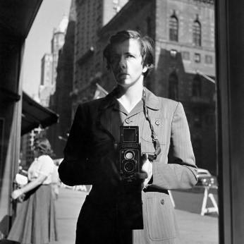 13 Fig. 4 Autorretrato de Vivian Maier Fonte: Site oficial sobre Vivian Maier 10.