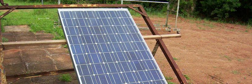 26 do programa de simulação foi a de um módulo da marca ISOFOTON I 100. Este módulo é composto de 72 células fotovoltaicas, com área de 1,0.