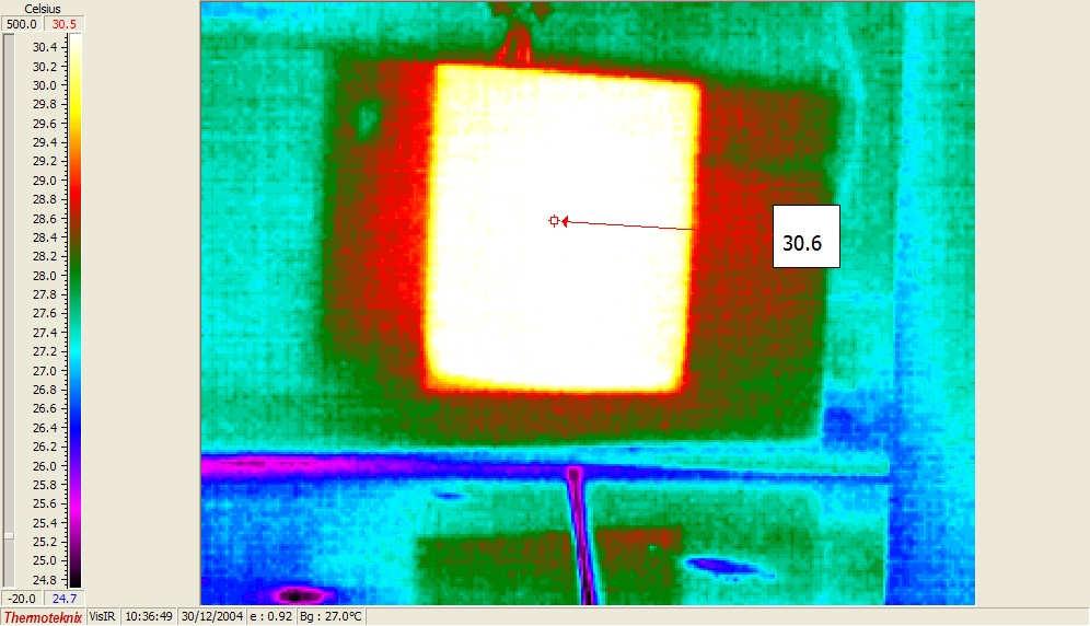 64 Figura 5.16-Reflexo do copo de Becker aquecido com o aquário na temperatura ambiente (medida C valores de temperatura em º C).