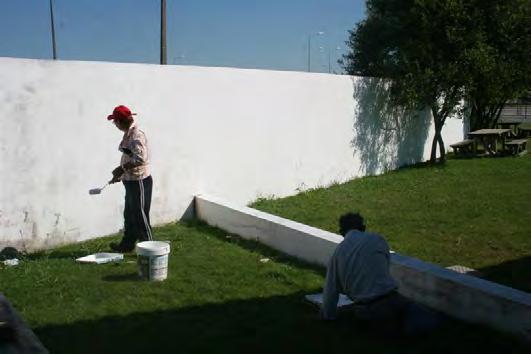 Pintura da parte sul do muro de vedação do campo