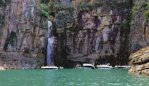 10h e 14h30 (somente aos finais de semana) Roteiro: Lago de Furnas Cânions e Cachoeira Lagoa Azul (com 