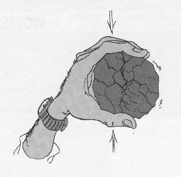 (a) (b) (c) Figura 3.1: Mecanismos de fratura (a) compressão; (b) impacto; (c) atrito (Metso Minerals, 2002).