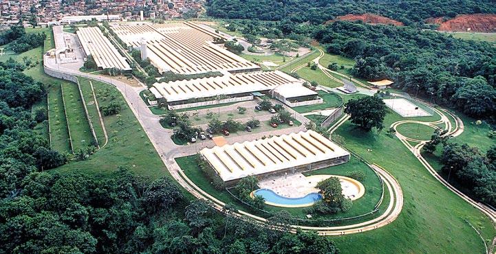 D) MACAPÁ E BELÉM Os Centros de Reabilitação SARAH Macapá e SARAH Belém, inaugurados, respectivamente, em 2005 e 2007, são destinados ao atendimento ambulatorial infantil, além de fisioterapia para