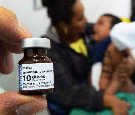 2 cotidiano Goiânia, 16 de Fevereiro de 2019 Brasil corre risco de perder selo de erradicação do sarampo O Brasil corre o risco de perder o certificado de erradicação do sarampo, obtido há três anos.