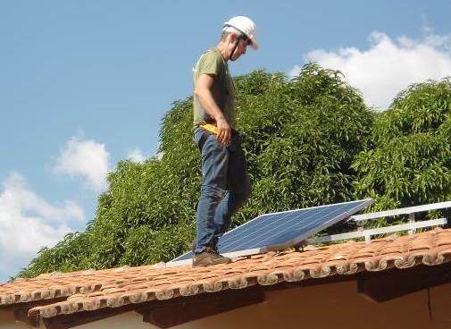 CASA SOLAR AGEHAB GOIÁS Selo Mérito ABC 2017 Produção da energia por meio de luz solar redução do impacto ambiental Redução de despesas domésticas das famílias Investimento em melhor qualidade de