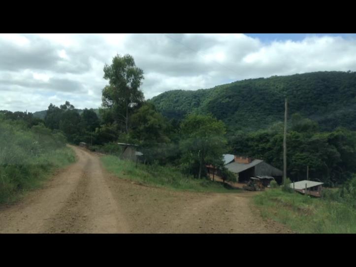 Siga pela direita conforme informado nas placas. Foto 13: Acesso Cascata Raddatz.