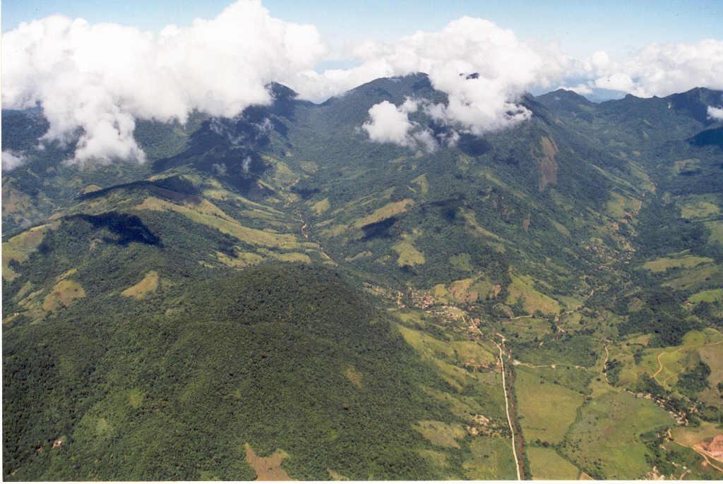 Documentação Fotográfica A descrição das fotos segue por bacias de norte para sul, e dentro destas de montante para jusante, tentando-se, sempre que possível, estabelecer uma seqüência espacial entre