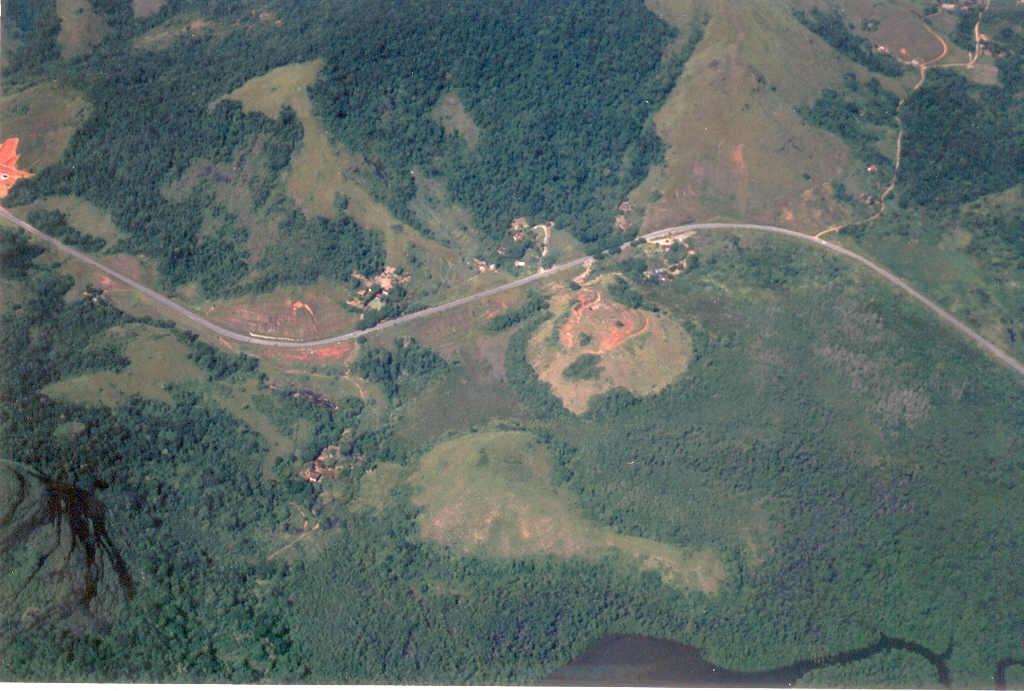 Foto N-3 Porção de transição entre o mangue a montante do Saco do Fundão, e o relevo de Montanhas e