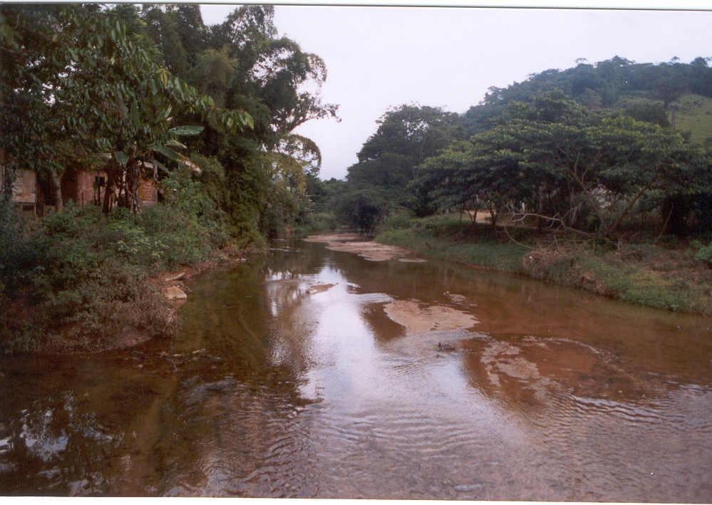 b (II-38) Lóbulos de assoreamento no rio do Parati-Mirim, adjacente a vila de Patrimônio c