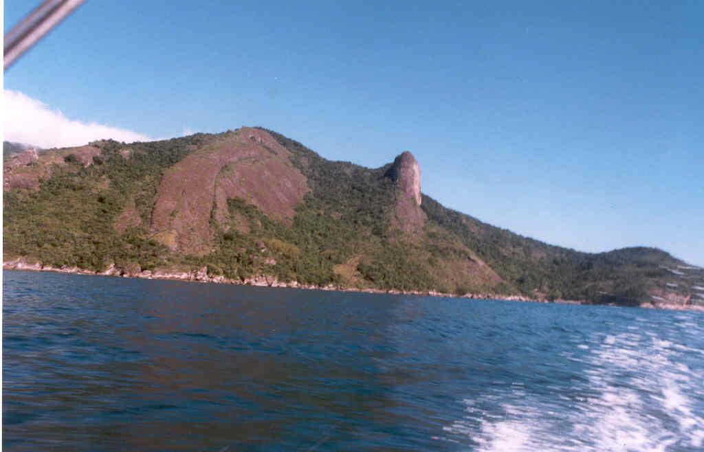 Foto IV-15 Outro aspecto do Costão das Araras, observando a pronunciada elevação formada