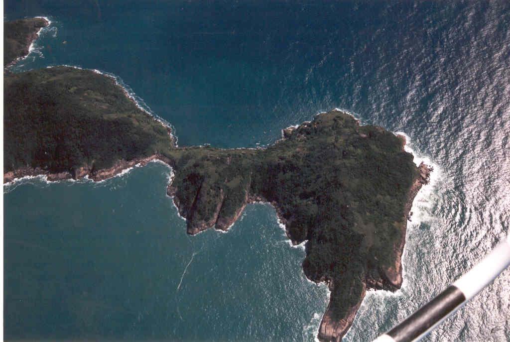 Foto L-5 Aspecto da Ponta da Juatinga, formada por um promontório com geometria