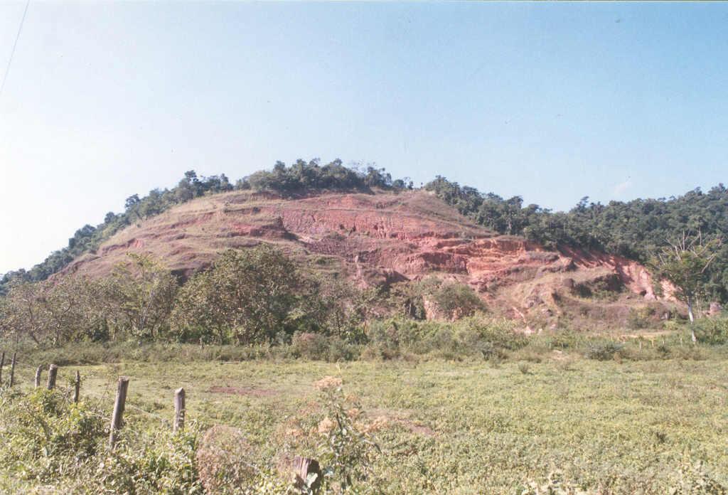 Granito- Gnáissico, e a leste a praia de Trindade.