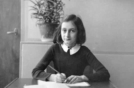 ANNE FRANK, 1940 Todos os anos, cerca de um milhão de pessoas de todo o mundo visitam a Casa de Anne Frank.