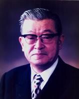 Kaoru Ishikawa 1915 1989 Graduado em engenharia química pela Universidade de Tóquio, trabalhou para a Companhia de Combustível Líquido Nissan antes de se tornar um professor associado de sua