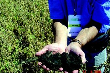 produtores rurais os engenheiros agrônomos João Becker e Zécarlos Libardoni. A viagem denominada de Agrotur promovida pela Cotribá e Syngenta foi realizada nos dias 18 a 28 de setembro.