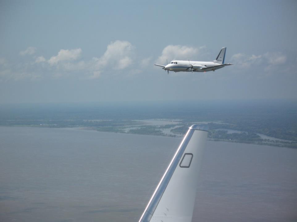 qual a o G1 realizava voos em mais baixa altitude para medida da pluma de poluição e ao mesmo tempo a aeronave HALO media as nuvens acima da pluma de poluição.