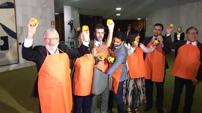 Depois de ficar cerca de 20 minutos com os presidentes da Câmara e Senado, Bolsonaro deixou o Congresso sem falar com a imprensa.