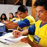 Desde então, a solução já alfabetizou 360 mil jovens e adultos e capacitou cerca de 26 mil alfabetizadores, entre funcionários do Banco do Brasil e voluntários das comunidades.