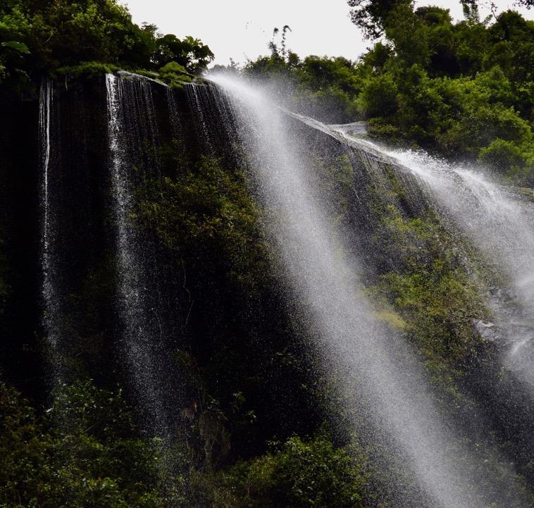 La Chorrera DIA 4 - BOGOTÁ A M A I S A L T A C A S C A T A D A C O L Ô M B I A De manhã, um guia local e um motorista privativos os buscarão no hotel com destino aos cerros de Bogotá, uma viagem de