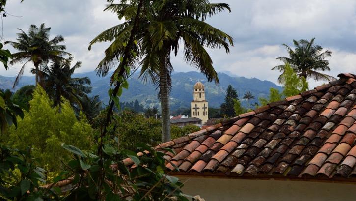 DIA 5 LLEGADA EIXO CAFEEIRO PELECANUS 2019 Quindío COLÔMBIA A SER DESCOBERTA Traslado privativo com motorista e guia ao Aeroporto El Dorado para tomarem um voo de uma hora com destino a Pereira, onde