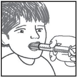 Posicionar a ponta da seringa no interior da boca, e contraa bochecha do paciente. b. Empurrar lentamente o êmbolo para administrar toda a dose ao paciente (ver Figura 11). c. Administrar uma dose completa ao paciente em até 2 horas após a abertura do envelope de NORVIR (ritonavir).