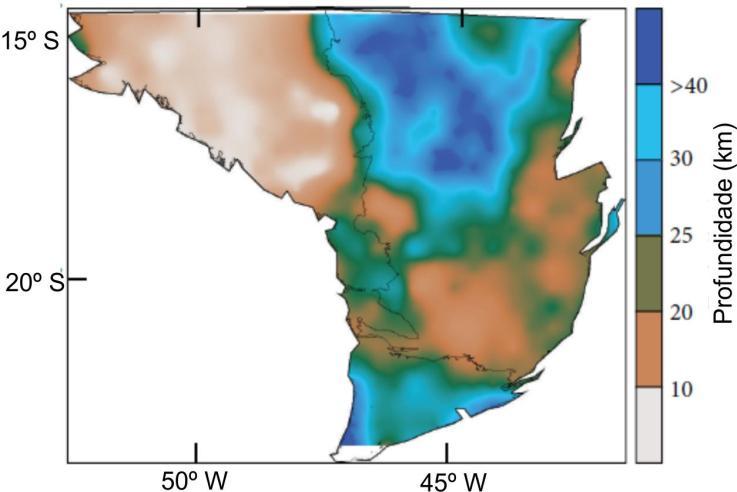 Guimarães e Hamza (2013) utilizam deconvolução de Euler sobre dados magnéticos para analisar a profundidade das fontes magnéticas no Sul do Cráton do São Francisco.