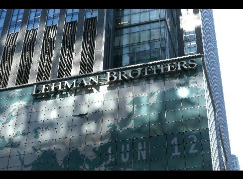 O banco de investimentos Lehman Brothers anuncia um prejuízo de US$ 3,9 bilhões.