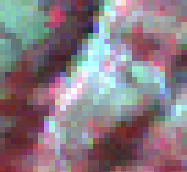 Na composição colorida de bandas de satélite do mesmo local, observa-se que as zonas orientadas para SE, mais iluminadas pelo
