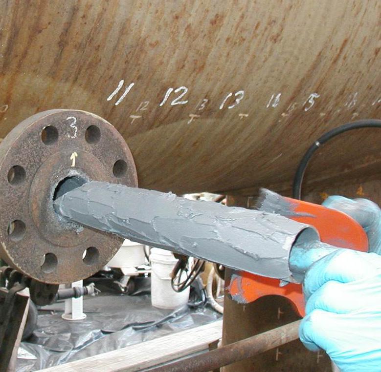 Revestimentos internos de vasos Belzona aplicados na forma líquida foram especificados pela primeira vez em 1987 para o reparo e proteção contra corrosão de um separador em uma plataforma do Mar do