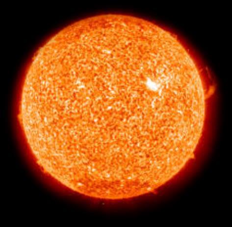 Sol Essa fusão resulta numa perda de massa correspondente a 0,03038 u, a qual, convertida em energia,