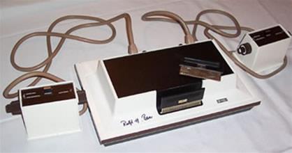 15 (2006) "Baer, em 1968, patenteou a ideia do videogame com o nome de "Brown Box" equipado para jogos de futebol, voleibol e tiro.