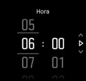 Pode ajustar manualmente a hora e a data nas definições, em GERAL» Hora/data onde também pode alterar os formatos da hora e da data.