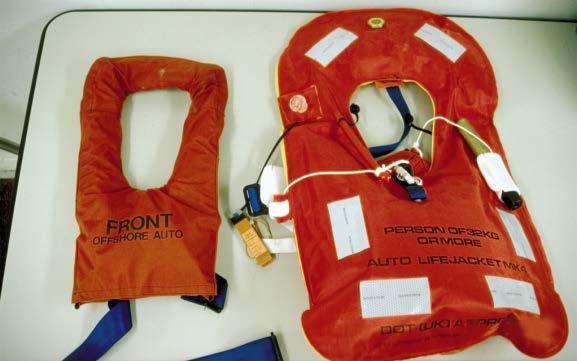 Coletes Salva-Vidas Somente os coletes salva-vidas homologados pelas Autoridades Marítimas poderão ser usados.