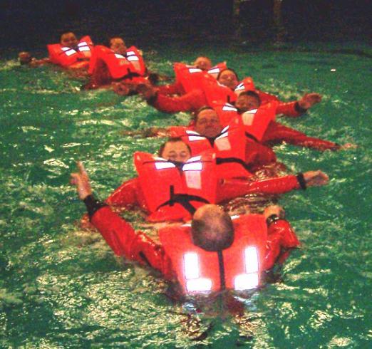 O colete salva-vidas lhe proporciona flutuabilidade, reduz o risco de afogamento, auxilia na concentração e ajuda a