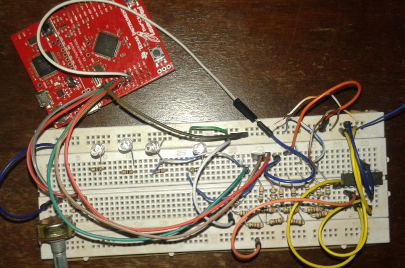 42 Para o conversor Digital analógico projetamos um circuito cuja a topologia é bastante conhecida a rede R-2R, pois provê um recurso simples para converter informação digital para uma saída