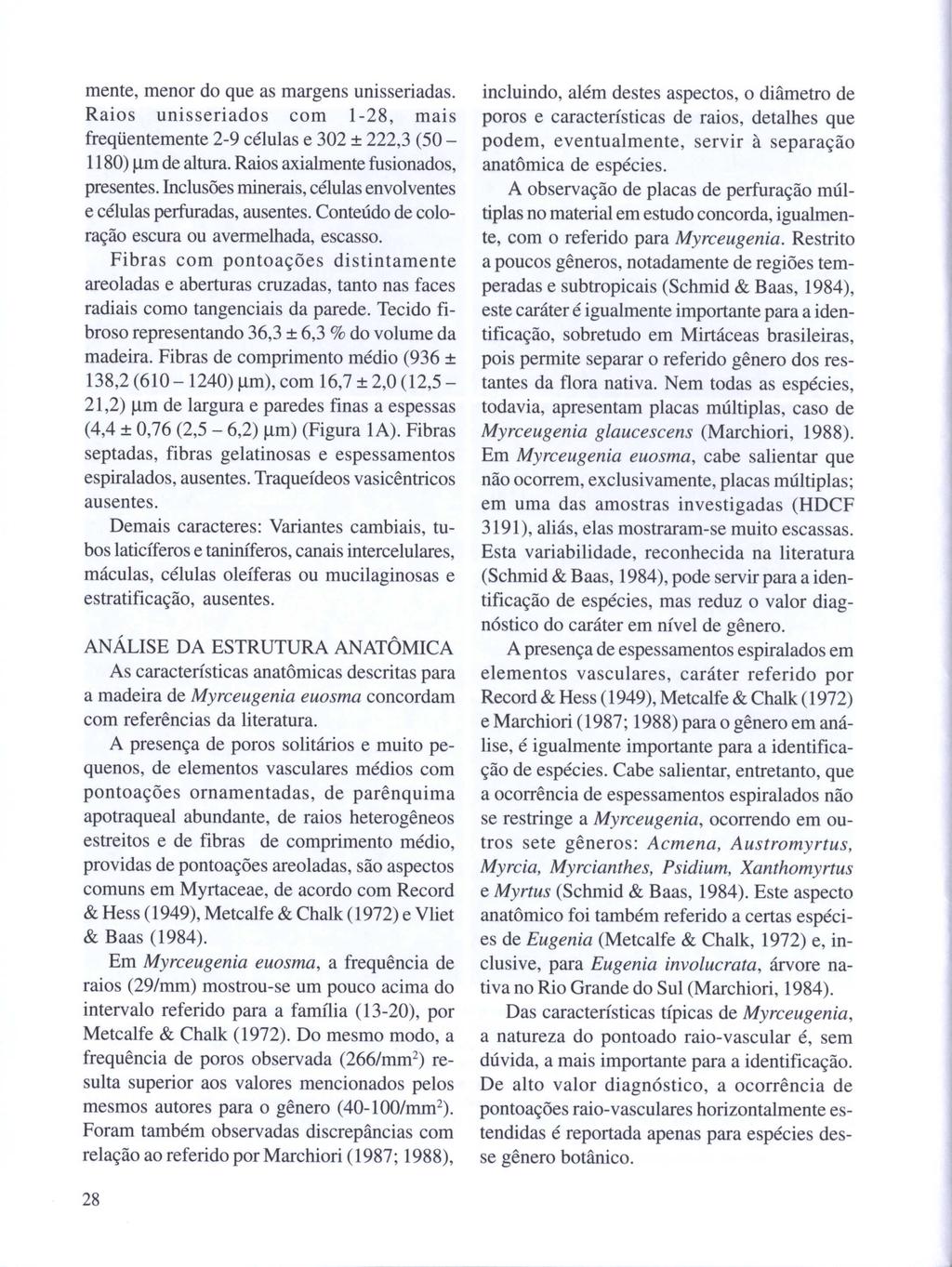 mente, menor do que as margens unisseriadas. Raios unisseriados com 1-28, mais freqüentemente 2-9 células e 302 ± 222,3 (50-1180) 11mde altura. Raios axialmente fusionados, presentes.