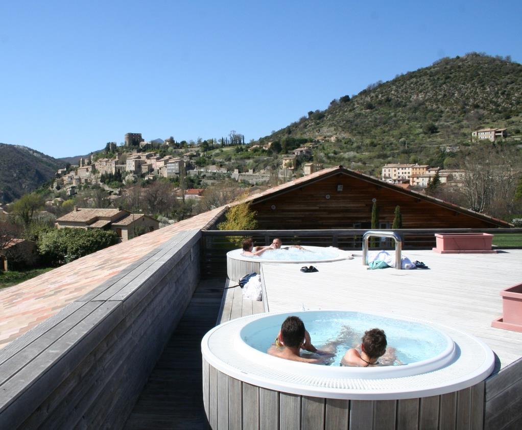 Remodelado em 1987 e explorado pelo segundo maior grupo termal de França (VALVITAL), os banhos em Montbrun-les- Bains
