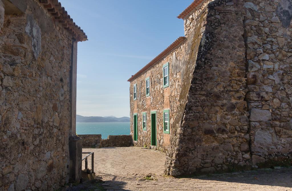 QUE TAL? DE FORTES a mirantes espetaculares Construções militares erguidas há mais de 400 anos contam arquitetonicamente nossa história e oferecem vistas incríveis do continente e do mar.