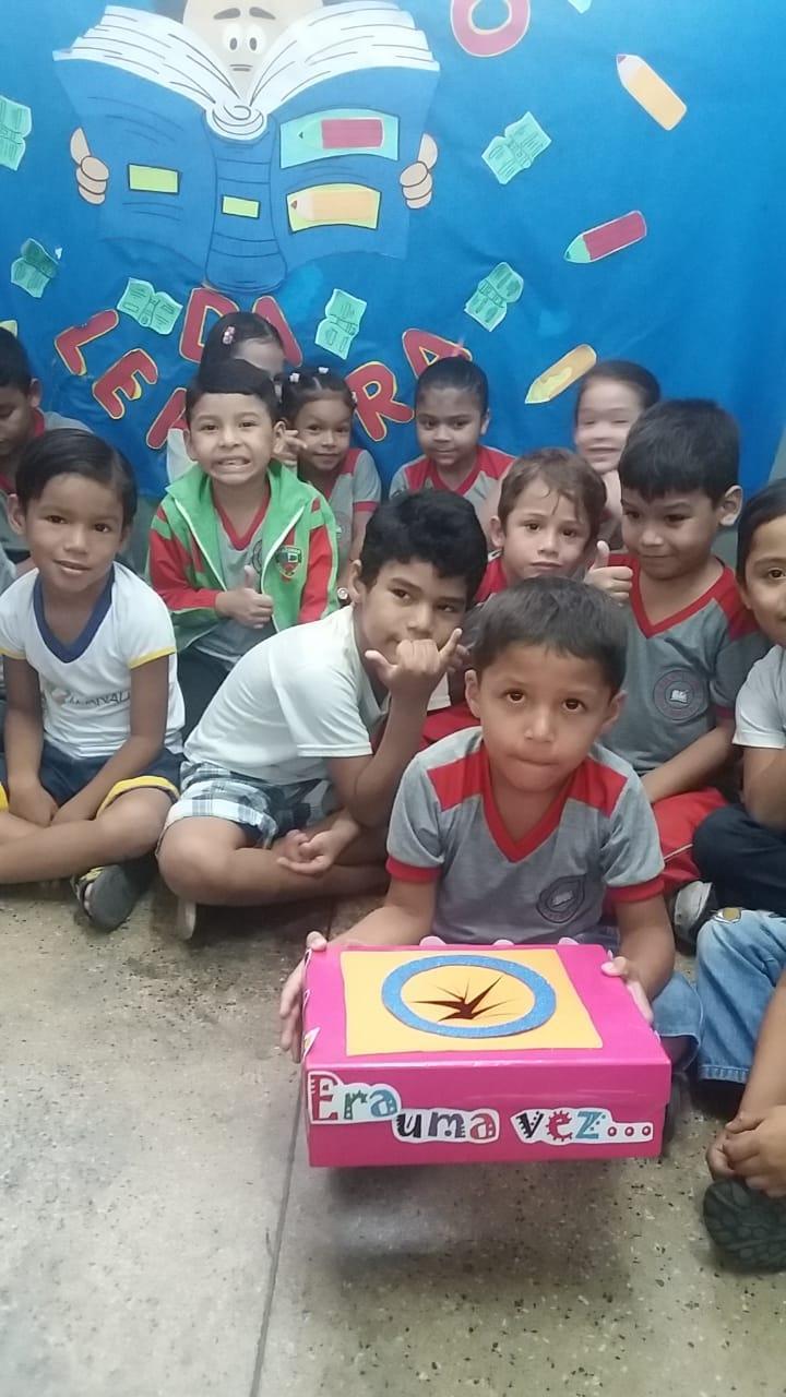 Escola Municipal Maria do Carmo Rebello de Souza CHAPEUZINHO VERMELHO: LINGUAGENS, INTERAÇÕES, LETRAMENTO, JOGOS,